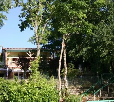 Appartamento Maison En Bois 4 Personnes Sur Lac, Cantal
