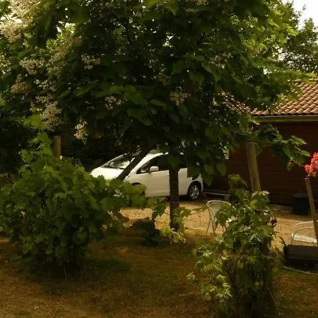 Maison En Bois 4 Personnes Sur Lac, Cantal