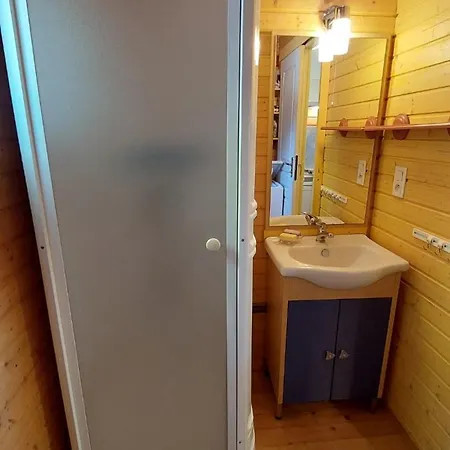 Appartamento Maison En Bois 4 Personnes Sur Lac, Cantal