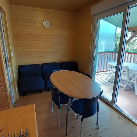 Appartamento Maison En Bois 4 Personnes Sur Lac, Cantal